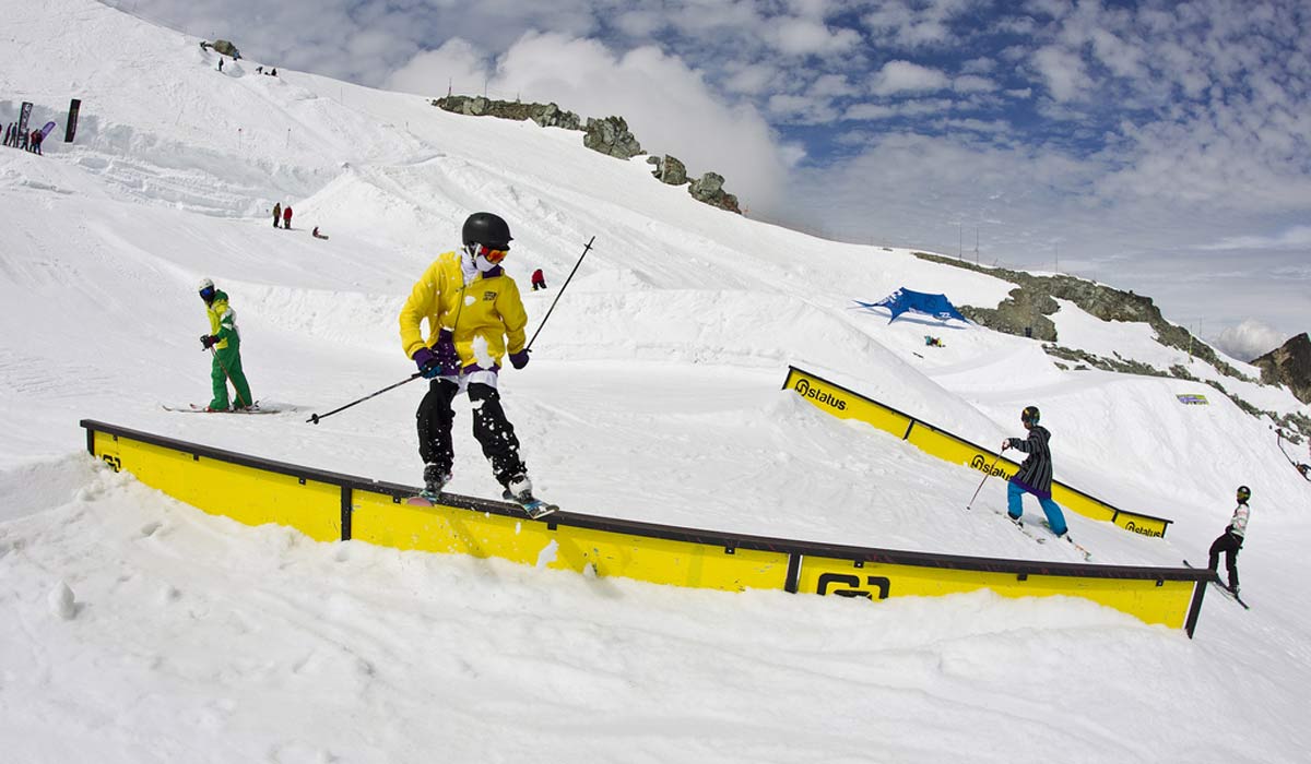 10 Best Skiing Destinations in North Amer picture